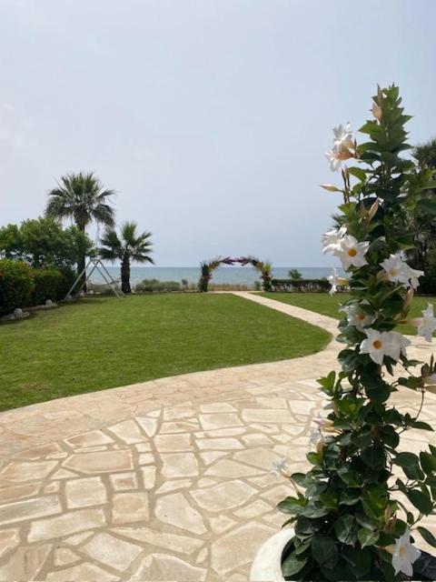 Ionion Beachfront Villa ไอยานาปา ภายนอก รูปภาพ